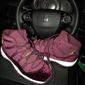 Jordan burgundy velvet 11s size 7.5